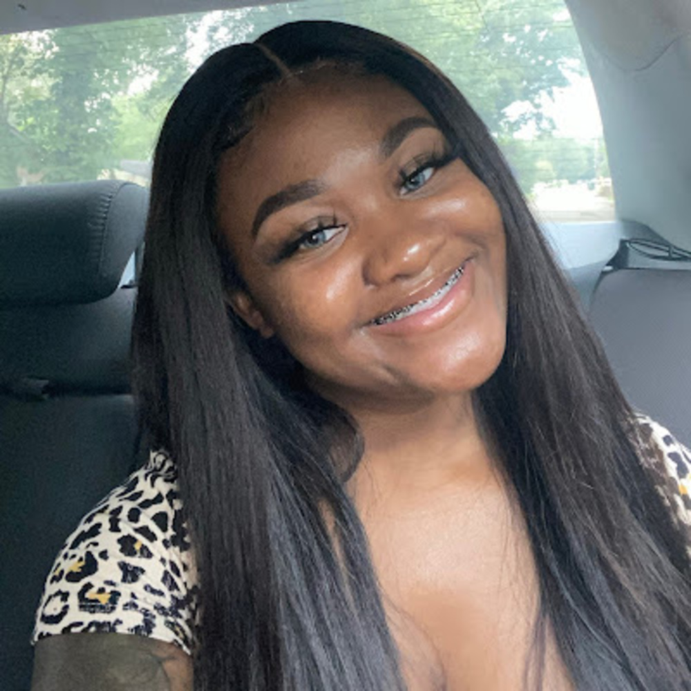 Meet your Posher, Alexis